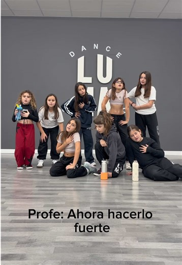 Ellas ahogadas. Ahora hacerlo fuerte 💀 #humor #luma #dancestudio #urbano #dance