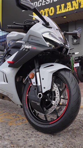 Experiencia CFMOTO 675SR: ¡Un Espectáculo Diablorosso!