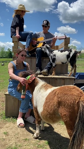 If animals could sing, we imagine they’d join in on this Taylor Swift Chris Stapleton jam. But they can’t, so Sosie, Kyra and I decided to sing it for them. #GoatSongs | Kevin Bacon