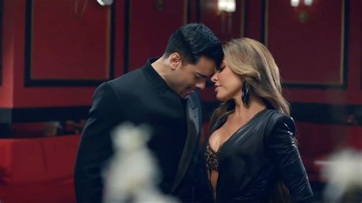 Caras México on Instagram: "Gloria Trevi y Carlos Rivera presentan su nuevo sencillo “Zona de Riesgo” “Zona de Riesgo” es una poderosa balada que cuenta la historia de un amor que terminó, pero que se reencuentra en el destino. La llama nunca se apagó yla pasión y el deseo resurgen, convirtiéndose en una zona de riesgo para ambos. La canción fue escrita por Gloria Trevi, Carlos Rivera yMarcela de la Garza, yproducida por el legendario Humberto Gatica, ganador de múltiples premios Grammy yLatin