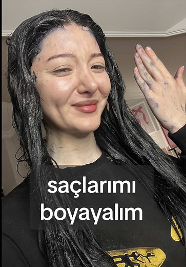 Küllü kumraldan siyaha saç boyama — evde adım adım