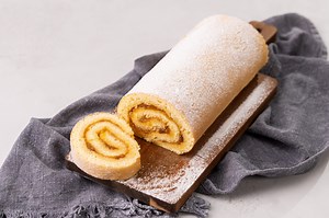 Easy Jam Roll Recipe: Fluffy Sponge Cake Filled with Apricot Jam