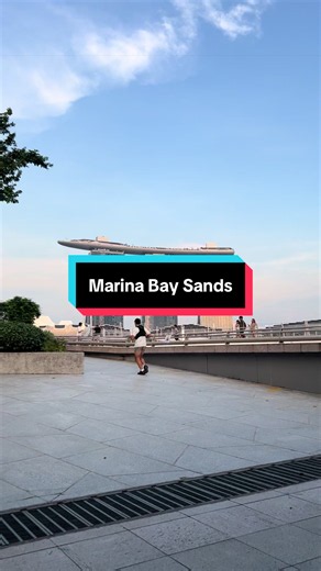 Marina Bay Sands: Scenic Views & Singapore Waterfront Walks