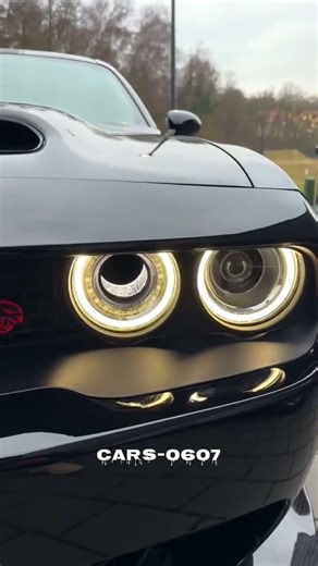 “Brutal Cold Start 🔥 Dodge Challenger SRT Hellcat Engine Sound | Muscle Car Beast!”