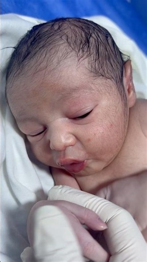 #babyfirstminutes #fypシ #babies Look at this precious baby eyes 👀👶👶