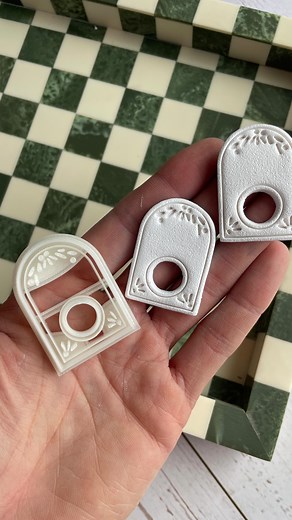 I mean what kind of clay maker doesn’t love a shape that doesn’t need drilling because the hole is part of it 🤣🤣🤣 I honestly keep reaching for these shapes cos I so much dislike drilling and assembly 🤣 so I’m all about easy-to-assemble shapes. Call me lazy (or efficient 🤣) This cutter is part of our latest “Sicily” collection and it’s available in my Etsy store 🥰 . . . #polymerclay #clay #claycutters #polymerclaycutters #polymerclaycreations #polymerclayart #polymerclayjewellery #polymercl