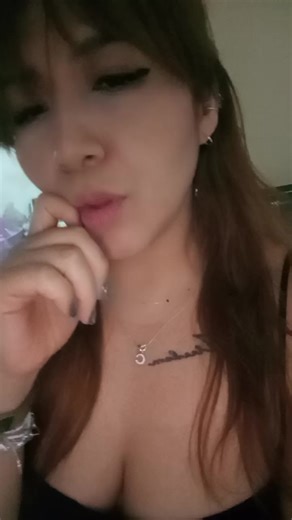 yo sin novio, sin ligue, sin casi algo y menos marido jajaja #maluma #reik #besos