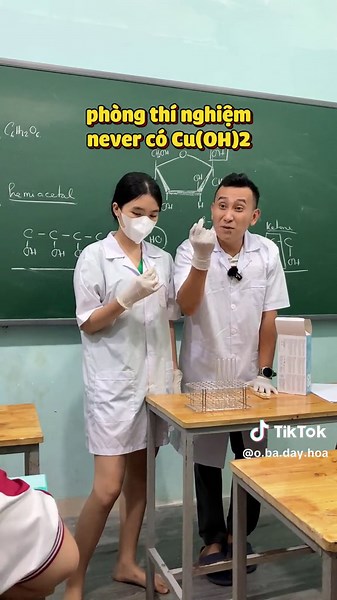 Thầy giáo dạy hóa hài hước và thú vị - Thí nghiệm Hoá Học