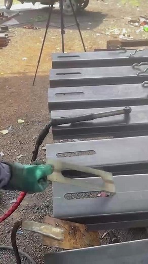 Workshop such as fabrication, assembly, repair, and testing with precision. and safety systems that allow workers and trainees to perform operations. #workshop #technology #diy #technique #steelwork #welding Wo1a.7256 | Work 62M