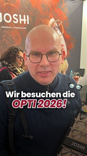 👋🏻Die OPTI-Messe 2026 in München! 👓✨ Wir waren dort und was sollen wir sagen? Es war wie im siebten Brillenhimmel. 😍 Von futuristischen Designs bis hin zu zeitlosen Klassikern: Wir haben uns durch die neuesten Trends probiert und für dich die Crème de la Crème ausgewählt. 😎 Sei gespannt auf unsere neuen Schätze und besuche uns bald, um sie dir in Echt anzuschauen! Dein Team von Optik Boysen. 👋🏻 | Optik Boysen