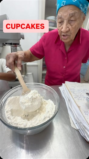 My Grandma secret recipe for the most fully and delicious Cupcakes #cupcake #cake #baking #grandma #mirawtid #jamaicantiktok🇯🇲viral #jamaican | Lucas Wong