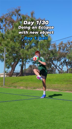 what objects should i try next?? ⚽️🇧🇷⚡️ Follow for more 🙌🏻 #eclipse #footballskills #footballfreestyle #day1 #soccer