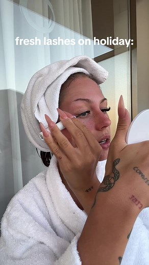 Fresh Lashes on Holiday: Jocelyn Meiere & Gabrielle Robson Experience the Perfect Morning with Lash Clusters