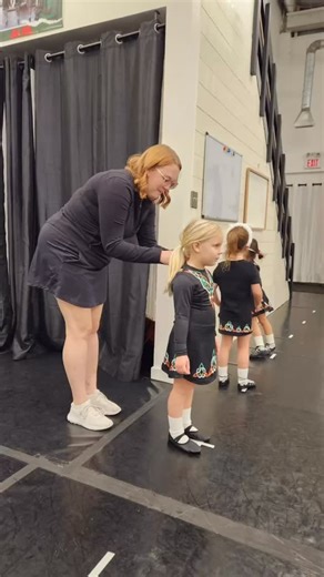 Costume sizing week continues at the studio as we get everyone ready for the performances ahead this season! 🤩 💚🤍🧡🖤 FREE TRIAL CLASS Always wanted to try Irish dance? Looking for a fu and healthy activity? Now is your chance to try out a FREE CLASS It’s not too late for 2025 - 2026 Enrolment! Limited space is available in our classes. Flexible enrolment options with Monthly, Full Season (9 months), and Session classes * FALL Sept - Dec * WINTER Jan - March * SPRING Apr - May * SUMMER Jun - 
