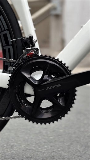 JAVA FUOCO TOP – Full 105 Groupset | All Carbon Build ❗️NEW ARRIVAL❗️ “Race-ready. Full Shimano 105. Fully Carbon. No Compromises.” 🚵‍♂️ ✅PRICE: ₱74,990 ✅SPECS: Frame: Carbon, all internal cable routing, UCI Certified Fork: Carbon Front Wheel: DECAF Carbon 700c Rear Wheel: DECAF Carbon 700c Shifter: Shimano R7120 Front Derailleur: Shimano R7100 Rear Derailleur: Shimano R7100 Crankset: Shimano FC-R7100 Cassette: Shimano CS-R7100 Chain: CN-M6100 Bottom Bracket: Shiman9 BB86 Brake: Shimano R7120 H