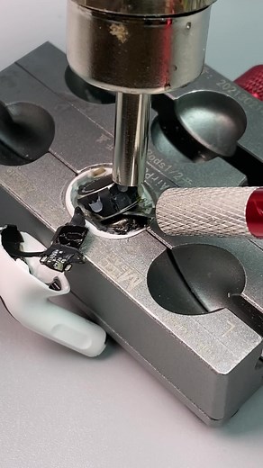 AirPod Pro Right Side Battery Replacement #repair #airpodspro #fypシ #sela