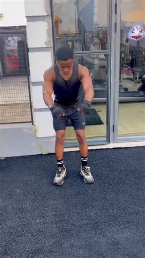 Prison/half rep pushups are efficient for chest, idk why they’re shitting on him.