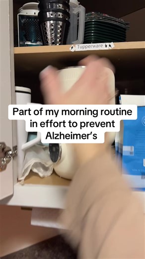 A simple morning routine that supports energy, digestion, and brain health ☀️🧠 I start my day by boiling water for my mushroom coffee made with lion’s mane, chaga, and cordyceps—powerful functional mushrooms that support focus, neuroprotection, immune health, and natural energy without the crash. While the coffee is steeping, I drink my copper water, which helps support digestion and metabolic processes. Around this time, I take my ginger turmeric shot to help lower inflammation and support gut