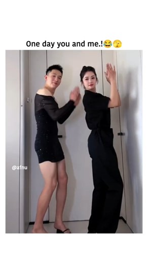 MEMES FUNNY VIDEO'S on Instagram: "하우스 오브 드래곤은 왕좌의 게임의 프리퀄 시리즈로, 타르가르옌 가문의 몰락의 시작을 다루며, 왕좌의 게임 본편보다 200년 앞선 시점에 벌어진 잔혹한 가문 간 계승 전쟁, 일명 "용들의 춤"을 그립니다. 줄거리는 비세리스 1세가 전통을 거스르고 딸 라에니라를 후계자로 지명하면서 시작되며, 이는 그녀의 지지자들("흑파")과 이복 오빠 아에곤 2세의 지지자들("녹색파") 간의 격렬한 권력 투쟁을 촉발합니다. #reeitfeelit #cinema4d #cincinemas #movies #movie"