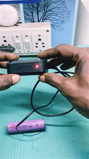 It's unique 18650 Lithium ion battery charger #18650 #fbreels2026 #fbreels2025 #science #new #rectifier #project #viral #batterycharger #diy | AC and DC