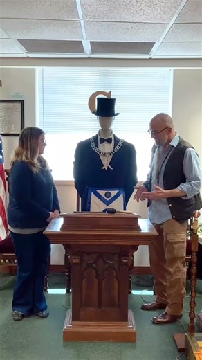 Today Dirk talks about the dress code for lodges. #masonicmuseum #museum #freemasons #thisisfreemasonry #edutok #dresscode #tuxedo