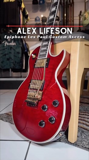 Alex Lifeson Les Paul Custom Axcess - Ruby PRECIO: $1,299 A Stunning, Versatile Les Paul Custom Made in Collaboration With the Rush Legend In his work with Rush across several decades, Alex Lifeson has redefined the boundaries of progressive rock guitar with playing that soars beyond the drama and the bluster to reveal truly stunning virtuosity that has been praised and admired by fans—and players—of all stripes. Created through extensive work with Alex Lifeson and Gibson™, Epiphone’s Alex Lifes