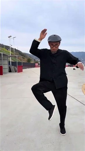 Combining dance and martial arts to experience a different fire dance Douyin Assistant Fire Flam