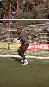 AC Milan Goalkeeper Training Session with Mike Maignan 🧤⚽️ #goalkeeper #goalkeepers #goalkeepertraining #gktraining #acmilan #seriea | HK Goalkeeping 1
