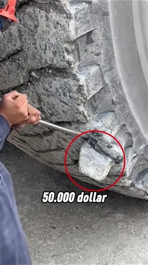 Ze maakten een fout toen ze de band van het mijnbouwvoertuig beschadigden 😳