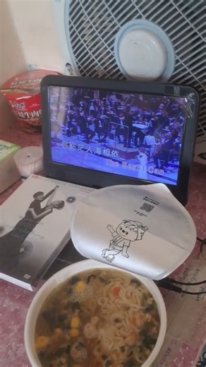 2026年3月7日星期六中午 （ 出前一丁牌的 ： 雞蓉味之碗仔裝即食麵 ） 。 購於 （ 百佳 ） 連鎖式的 （ 超級市場 ） 裏面 。