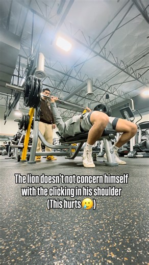 325lb bench press #gymmemes | Simmonds Pineda