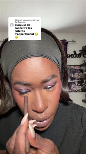 Réponse à @Cyl Essence palette yeux @Pat McGrath Labs fond de teint @Armani beauty blush @AMS Beauty crayon et mascara @L'Oréal Paris France poudre libre @ONE SIZE BEAUTY @Lancôme gloss @Charlotte Tilbury contour @Rare Beauty