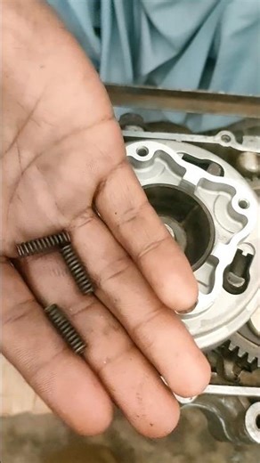 Clutch Box Spring Fitting Karne Ka Best Tarika 💯✅ | Easy Bike Repair Trick 🤔 #shorts #viralvideo