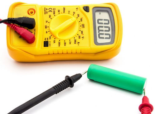 Cálculo do potencial de uma pilha - Brasil Escola