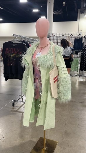 🚨 Orlando 🚨 Get ready to thrift, connect & party with fellow vintage lovers! ThriftCon - The #1 Vintage Clothing and Collectible Convention in the Country is coming! 📅 Sat Dec 13th | 10am-5pm 📍 Orange County Convention Center Join a community of collectors & enthusiasts. Make new friends who share your passion for all things retro! 🎟️ Click the link to learn more and grab your tickets now! | Thrift-Con