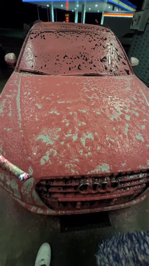 Markiere den glücklichen Homie!☠️😜 #gratisferrari #freeferrari #ferrari #free #gratis #namemita #a #viral #fyyyyyp #fypppppp #waschhandschuh #pinksnowfoam #snowfoam #pinkerschaum #schaum #autowaschen #carcare #autowäsche #carwash #auduro #carcommunity | Auduro Schweiz