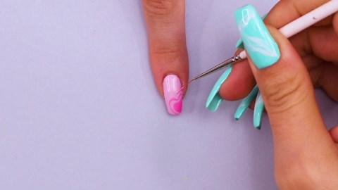 Nagelkunst, die jedermanns Aufmerksamkeit stehlen wird