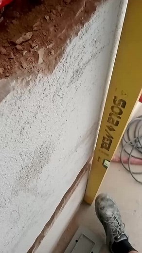 How to Use a Spirit Level for Accurate Wall Leveling