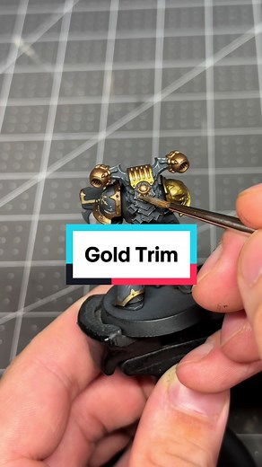 How to Paint Gold Trim on a Chaos Space Marine!