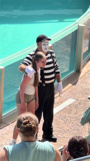 Playful mime #tomthemime #goodvibes | mime