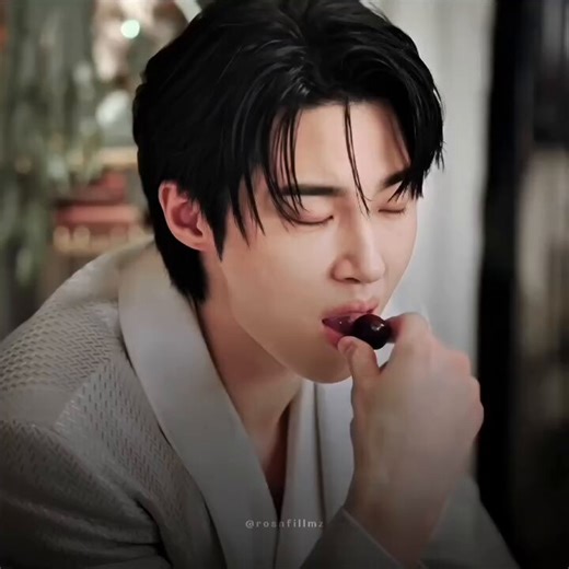 hirap nilang i-ship dahil taken si iu irl huhu kaya mag-stick nalang talaga tayo kay wan and huiju. 😊