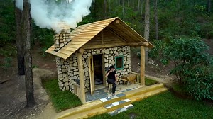 小哥变废为宝，用建材废料建起了一间美妙绝伦的小房子，手工技术满分！