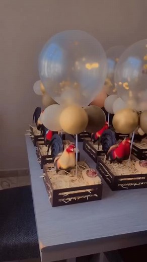 Ideas creativas para centros de mesa de gallos