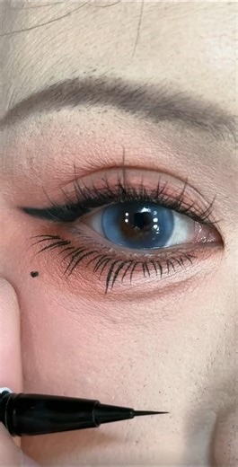 Ultra-Fine Eyeliner Lower Lash Tutorial | Bigger Eyes Instantly + Pro Makeup Secrets #shorts