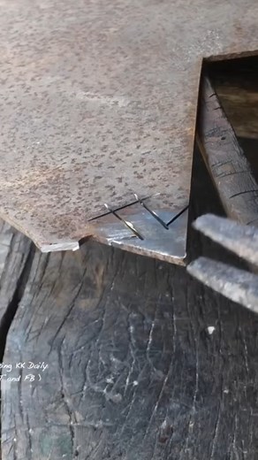 Forging an arrow head from rebar #skills #meta #metalwork #diy | METAL WORKS