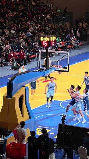 They Have Robots at Basketball Games in China 🤖