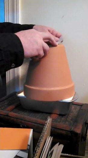 Terracotta pot heater