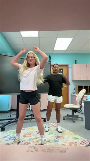 Guess who just learned the dance #fypシ゚viral #duet