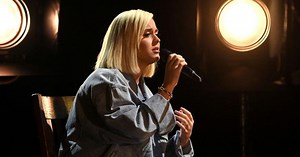 Katy Perry Delivers Spectacular First Performance Since Giving Birth