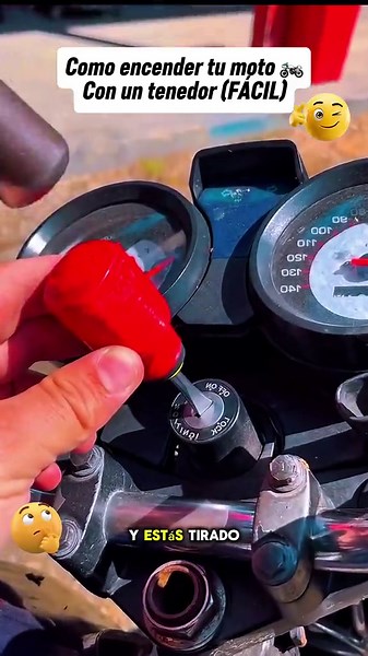 Como encender una moto con un tenedor, si se te perdió la llave. . . . #trucos #mecanicademotos #tenedor #mecanica #moteros